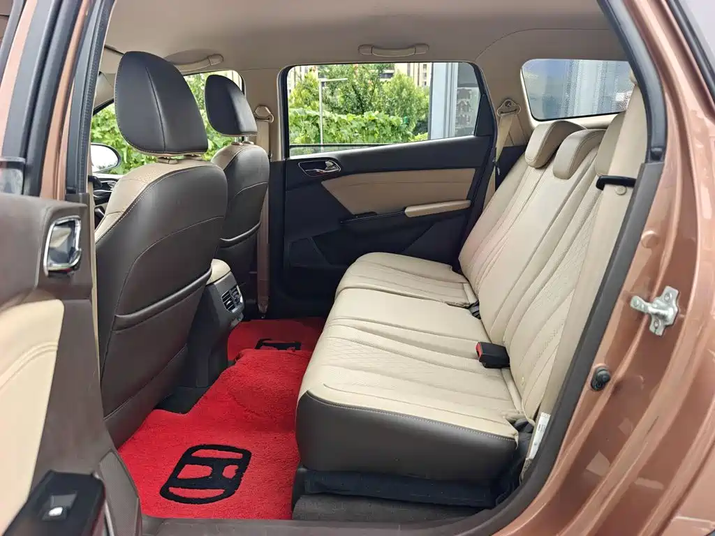 Baojun 310W 2018 2017 1.5L Manual Fashion Edition (China V)