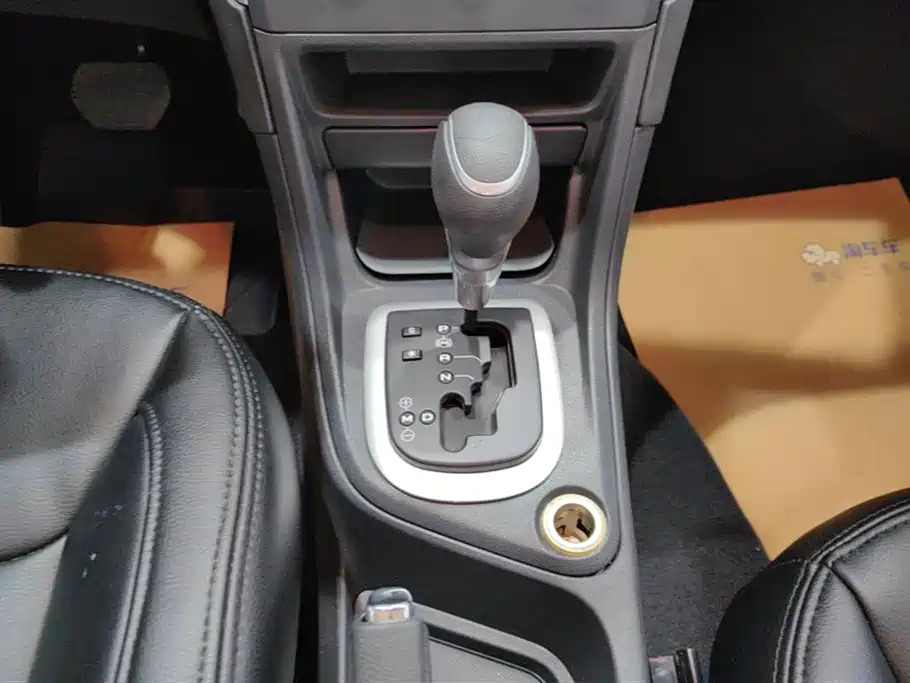 Peugeot 308 2014 Model Joy Edition Classic 1.6L Automatic Superior Style фото 16