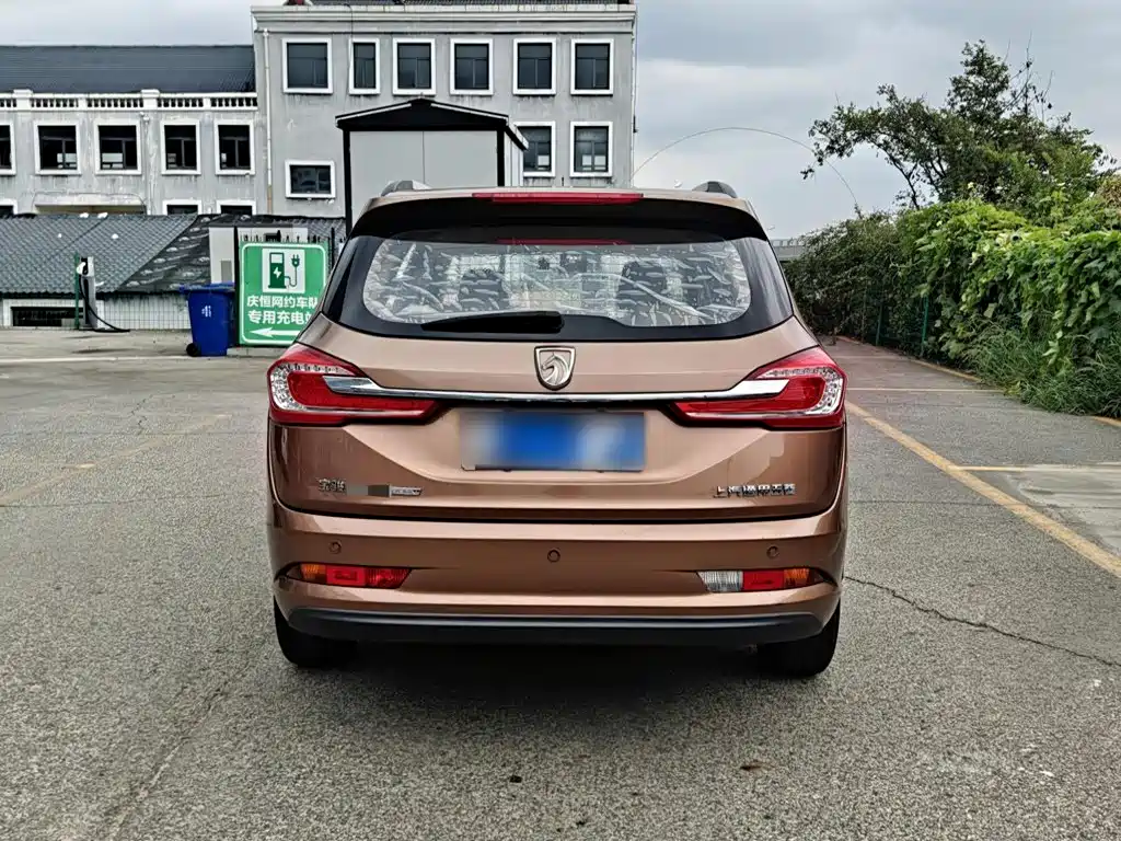 Baojun 310W 2018 2017 1.5L Manual Fashion Edition (China V)