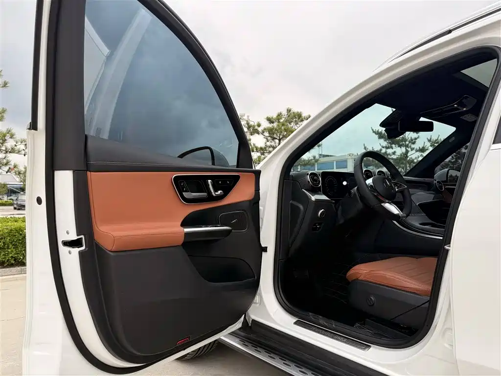 Mercedes-Benz GLC 2023 Facelift GLC 260 L 4MATIC Sport 5-Seater фото 4