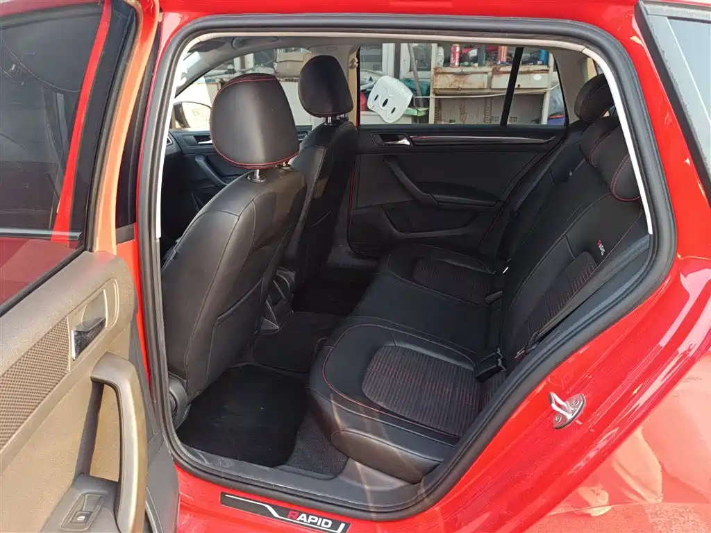 Škoda Skoda Rapid Spaceback 2016 1.6L Automatic Smart Edition фото 13
