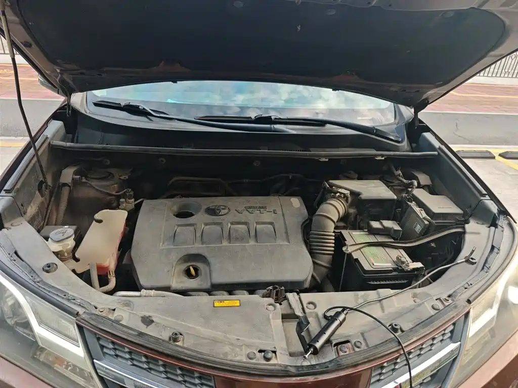 Toyota RAV4 Rongfang 2015 2.0L CVT 2WD Trend Edition фото 11