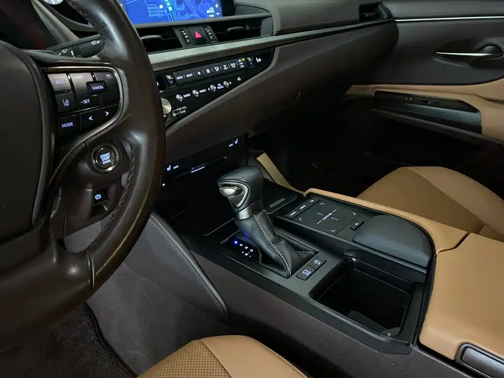 Lexus ES 2020 200 Excellence фото 10