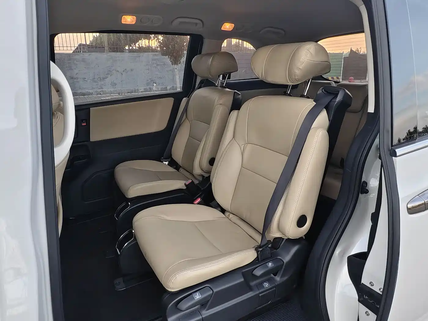 Honda Odyssey 2019 2.0L Sharp·Smooth Edition фото 4