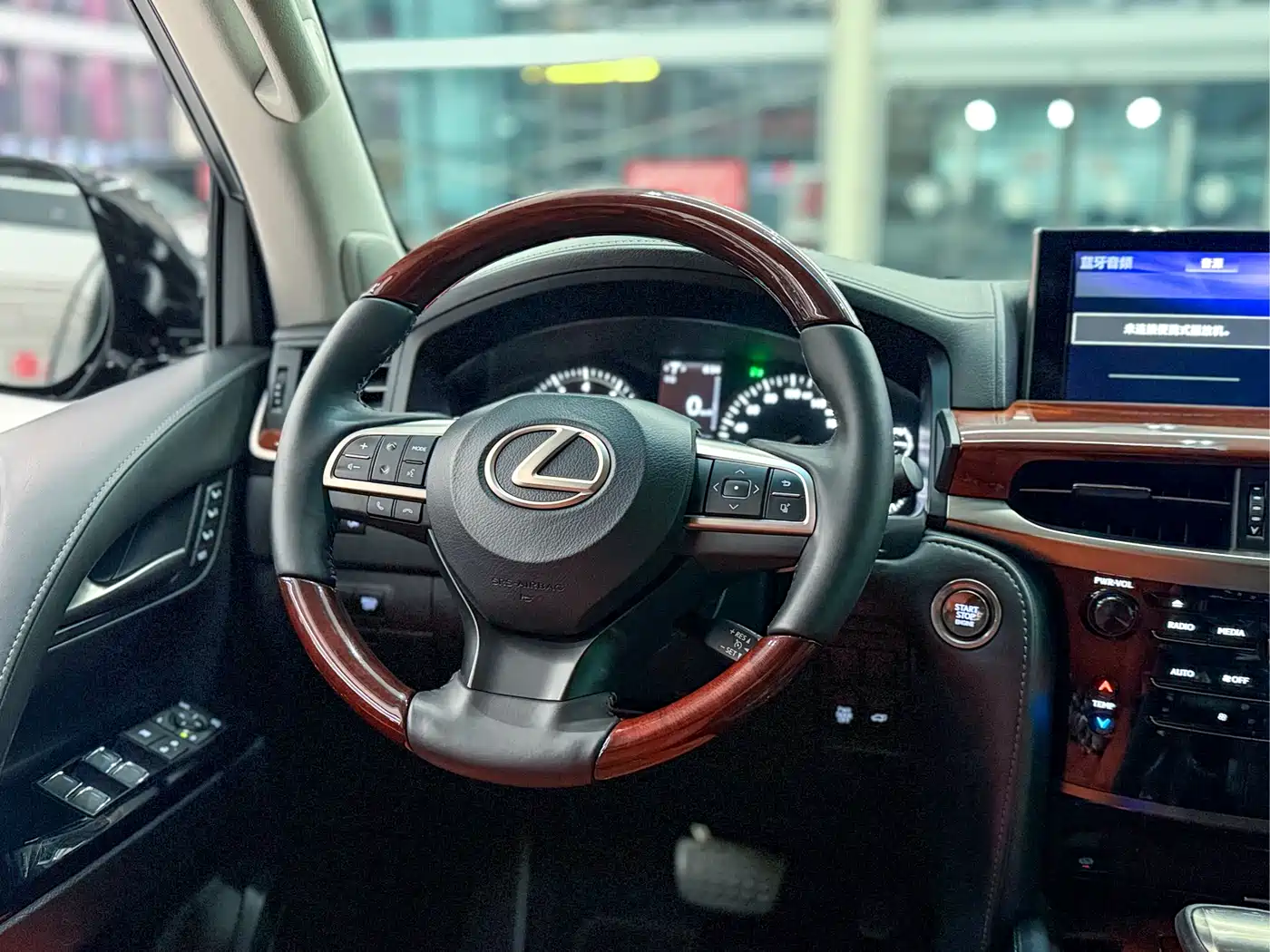 Lexus LX 2019 570 Dynamic Luxury Edition фото 12
