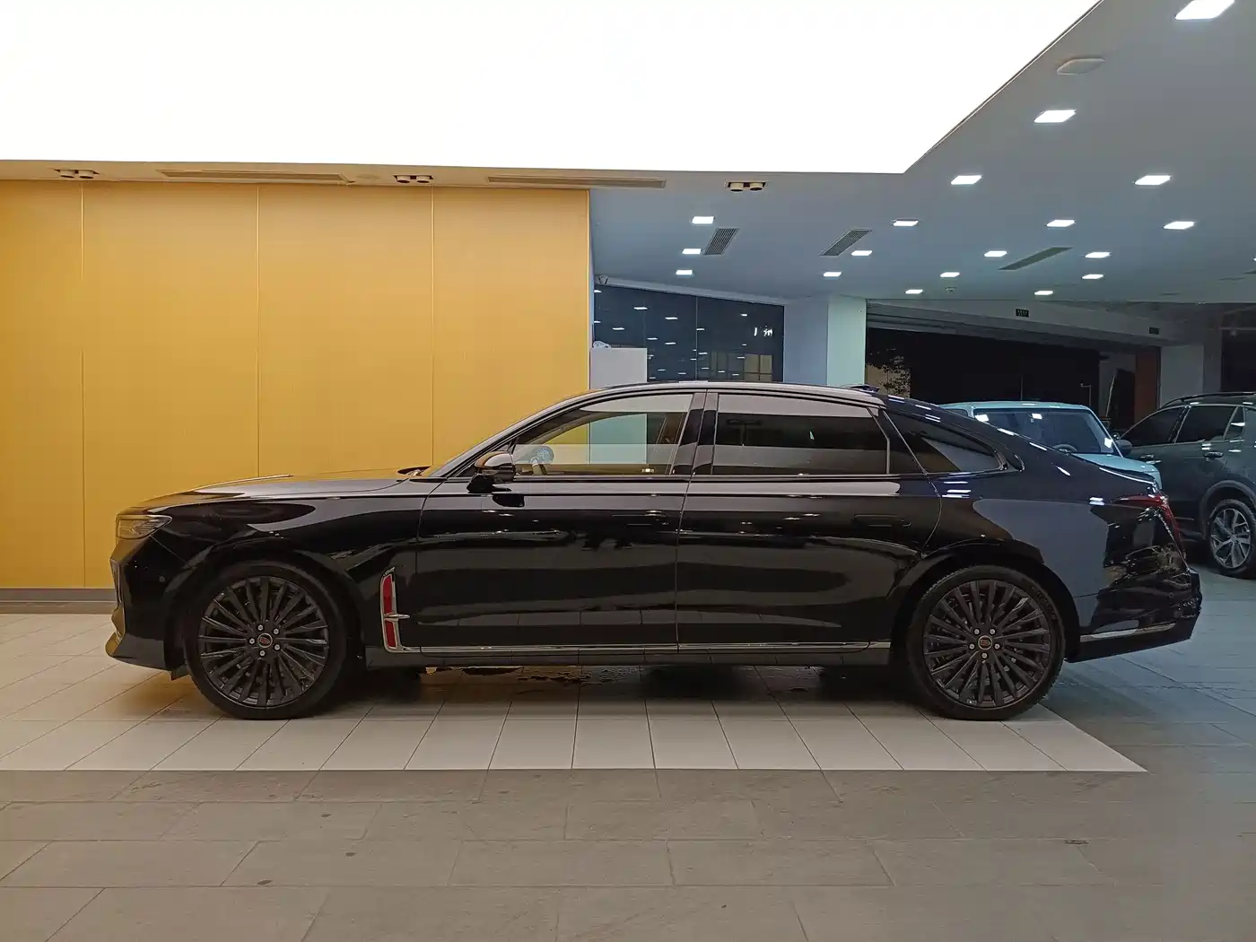 Hongqi H9 2025 2025 2.0T 2WD Qi Chang Private Style Edition 5-seater