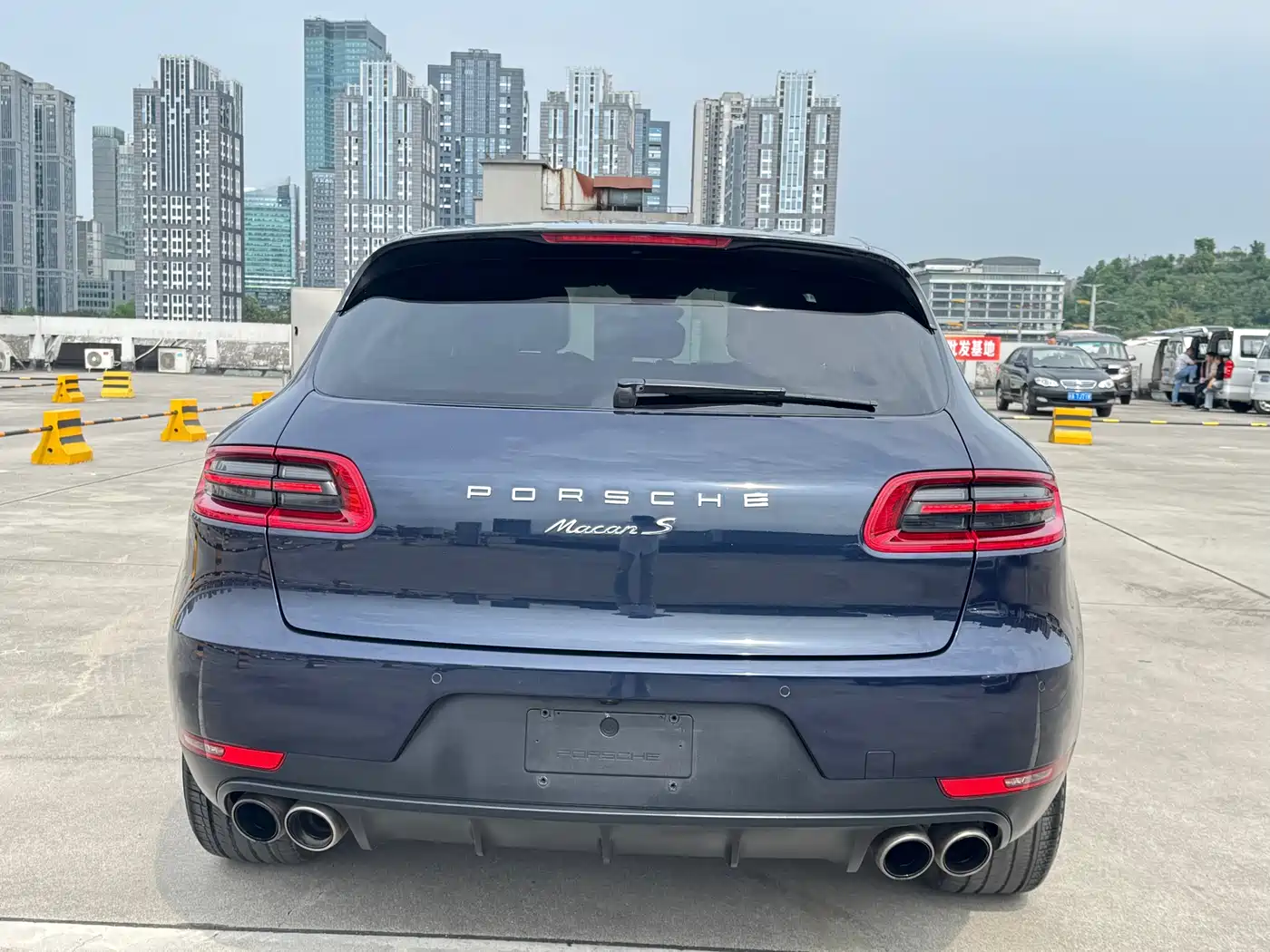 PORSCHE MACAN