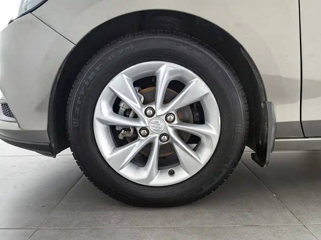 Фото 17 - Buick Excelle