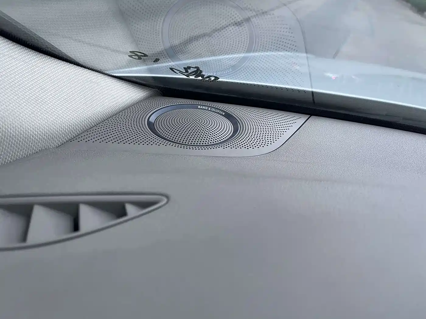Фото 15 - Audi A4L
