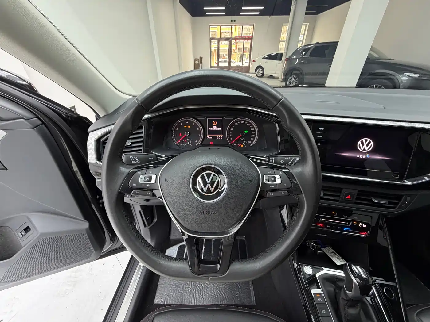Volkswagen Tayron 2022 280TSI 2WD Luxury Smart Connect Edition фото 9