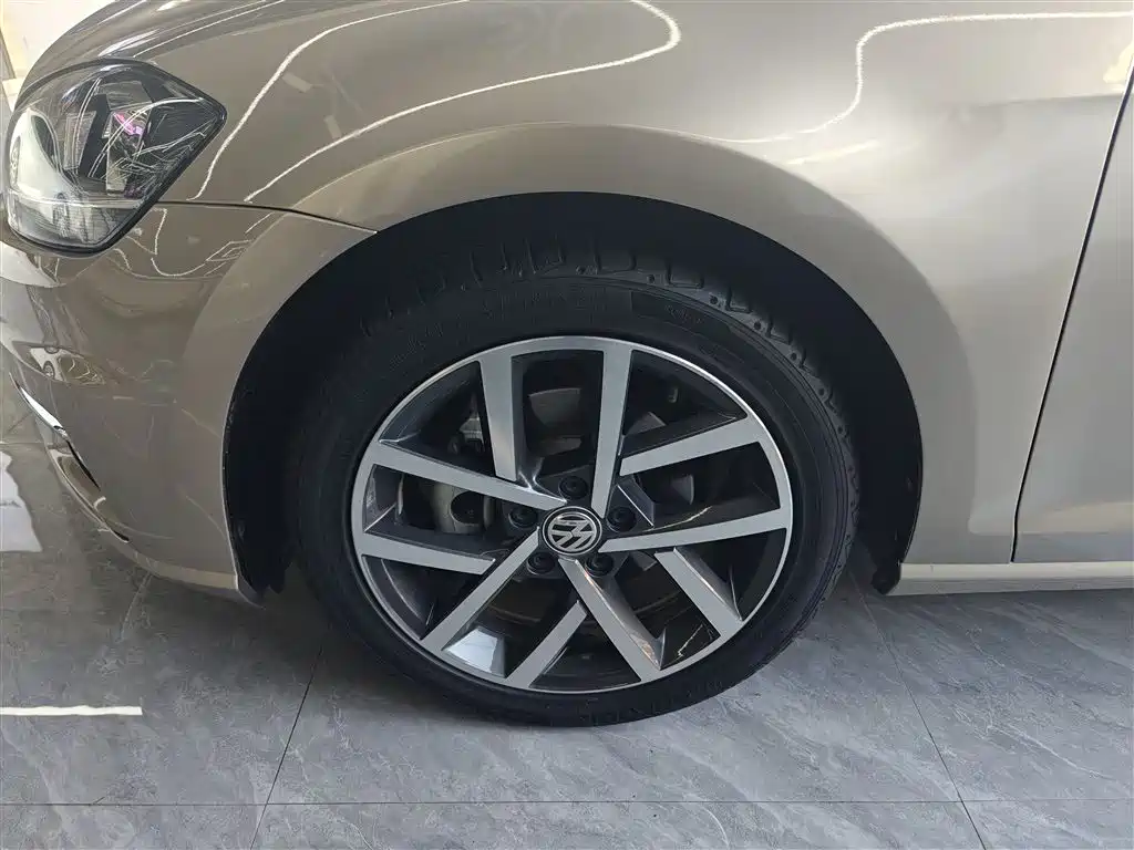 Volkswagen Golf 2020 200TSI DSG Comfort Progressive Edition фото 23