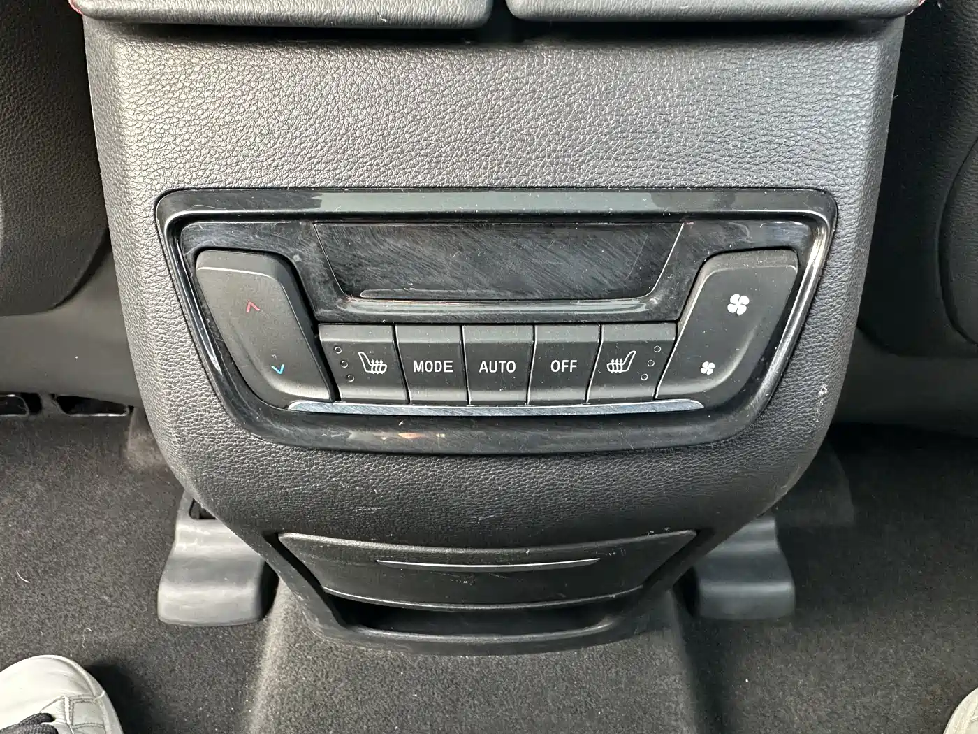 SAIC Maxus D90 2017 2.0T Auto AWD Fully-loaded Edition фото 7