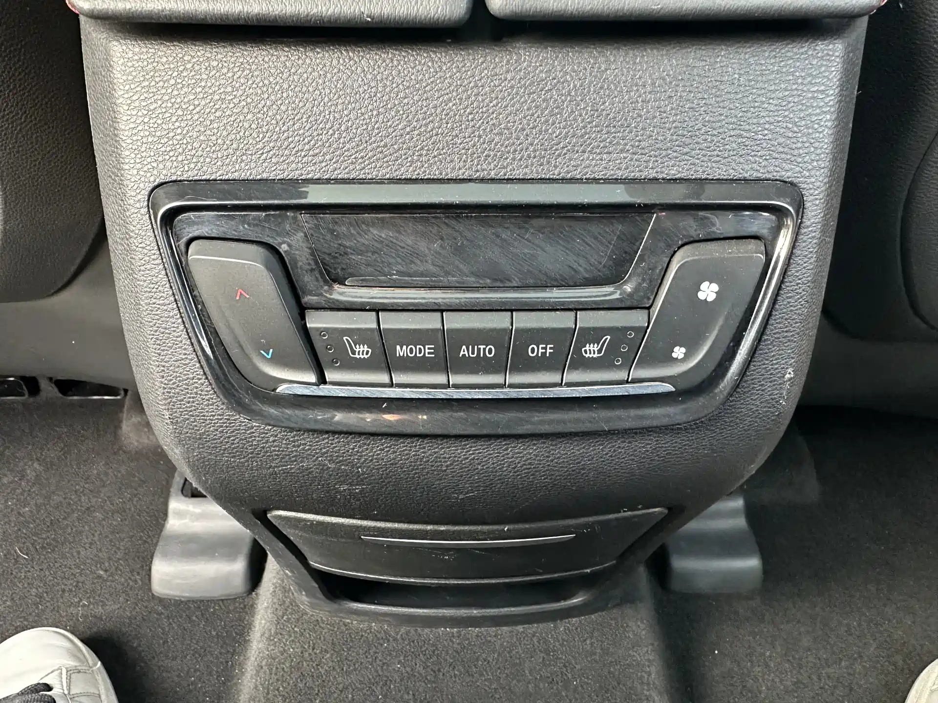 Фото 7 - Maxus D90