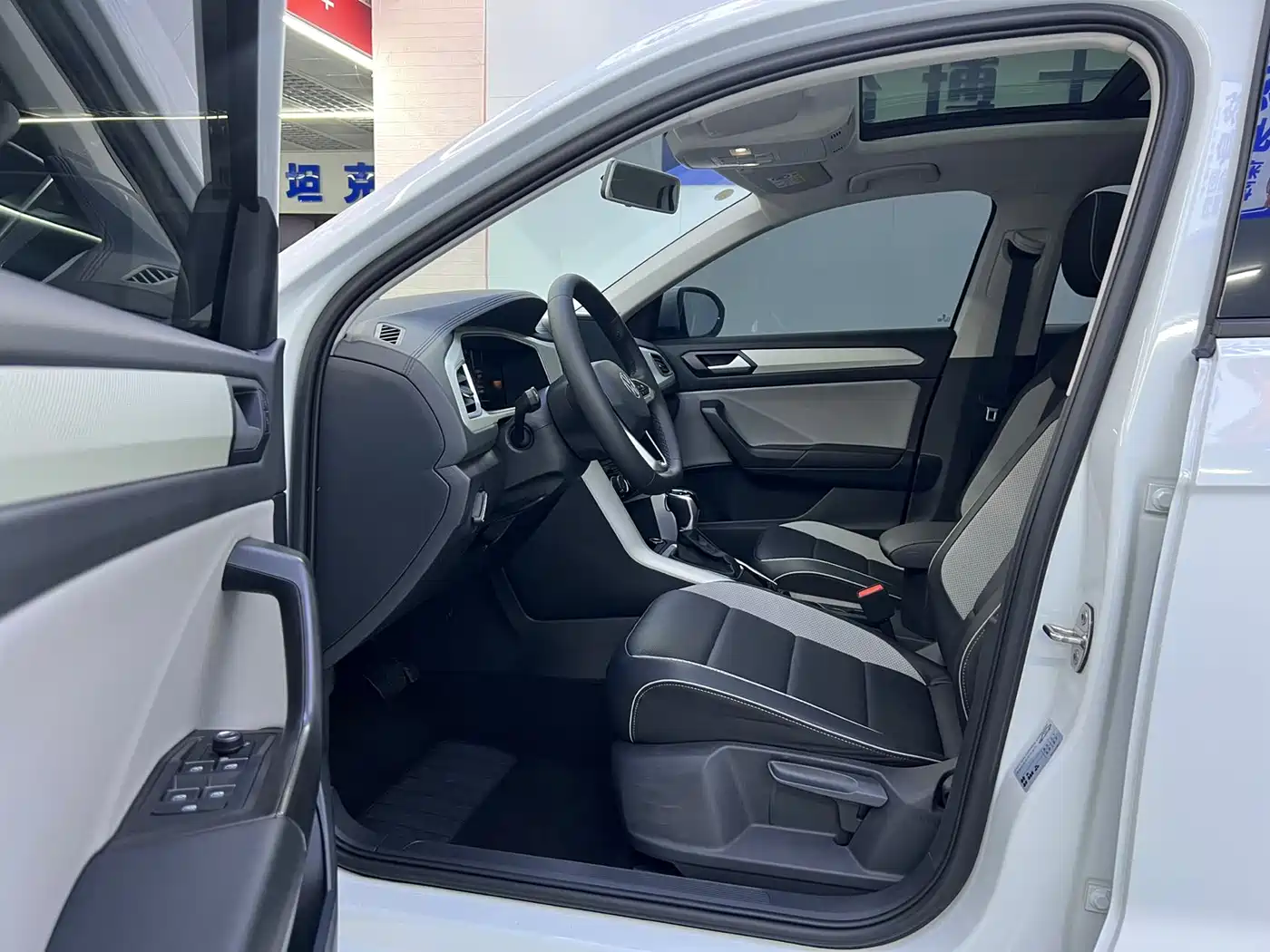 Volkswagen T-ROC 2023 280TSI DSG 2WD Time Edition фото 10