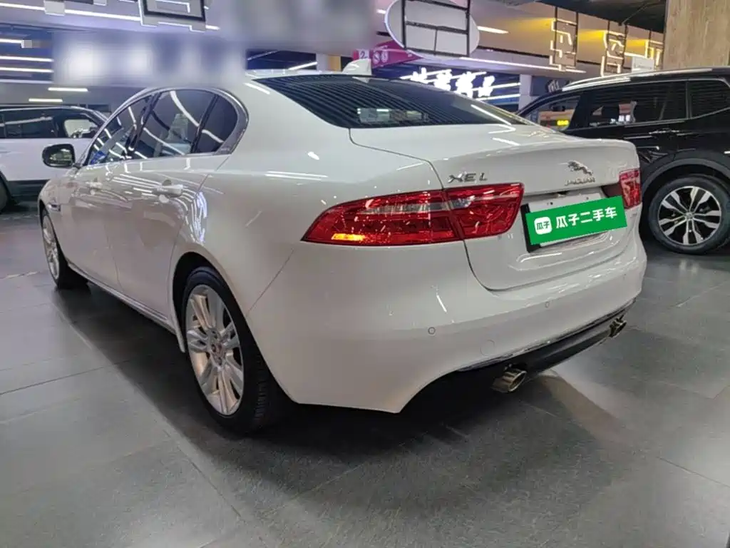 Photo 5 - Jaguar XEL