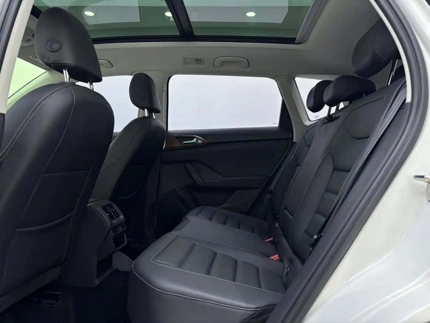 Volkswagen Tharu 2022 280TSI FWD Luxury Edition фото 5