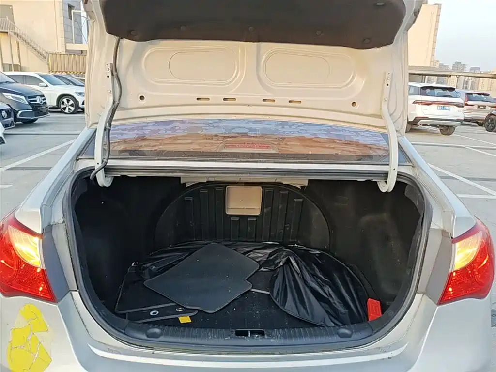 Hyundai Elantra 2011 1.6L Automatic Luxury фото 19