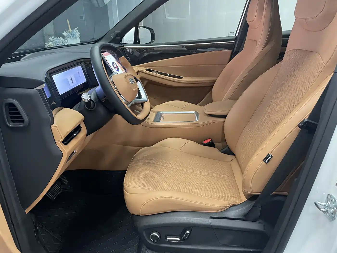 Geely Galaxy Galaxy L7 2025 EM-i 115km Explorer+ Edition фото 5