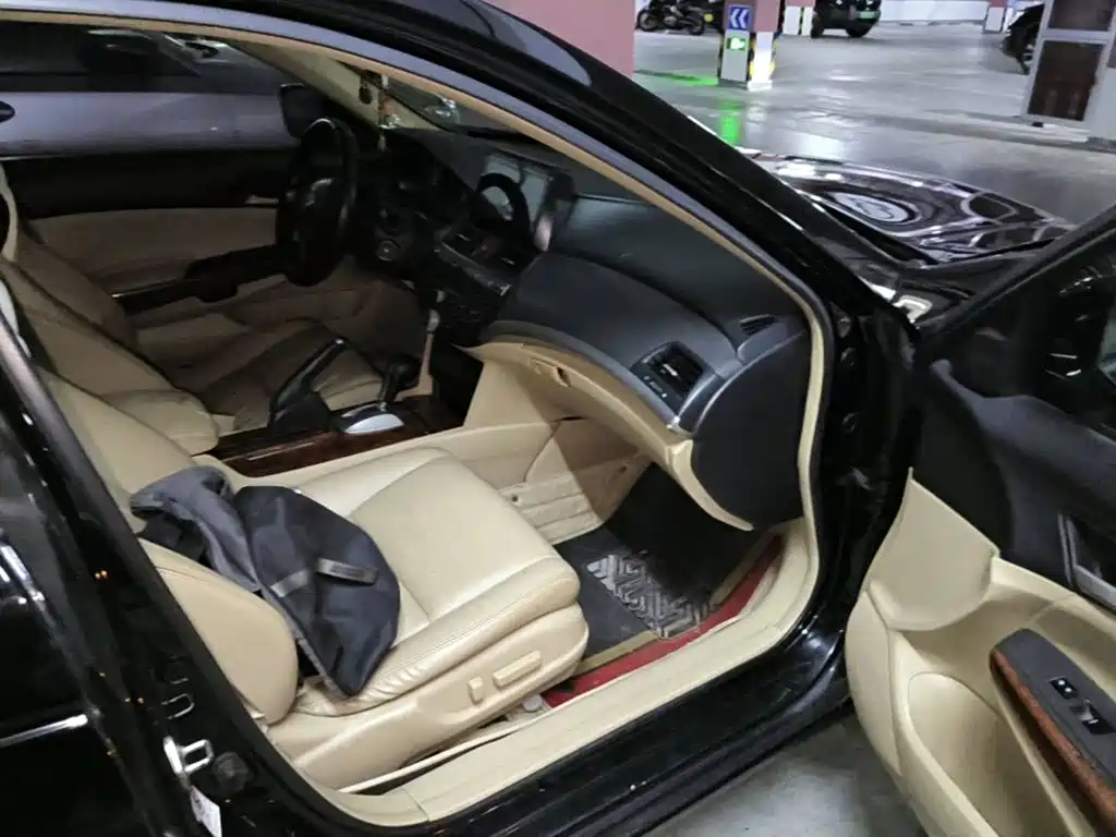 Фото 13 - Honda Accord