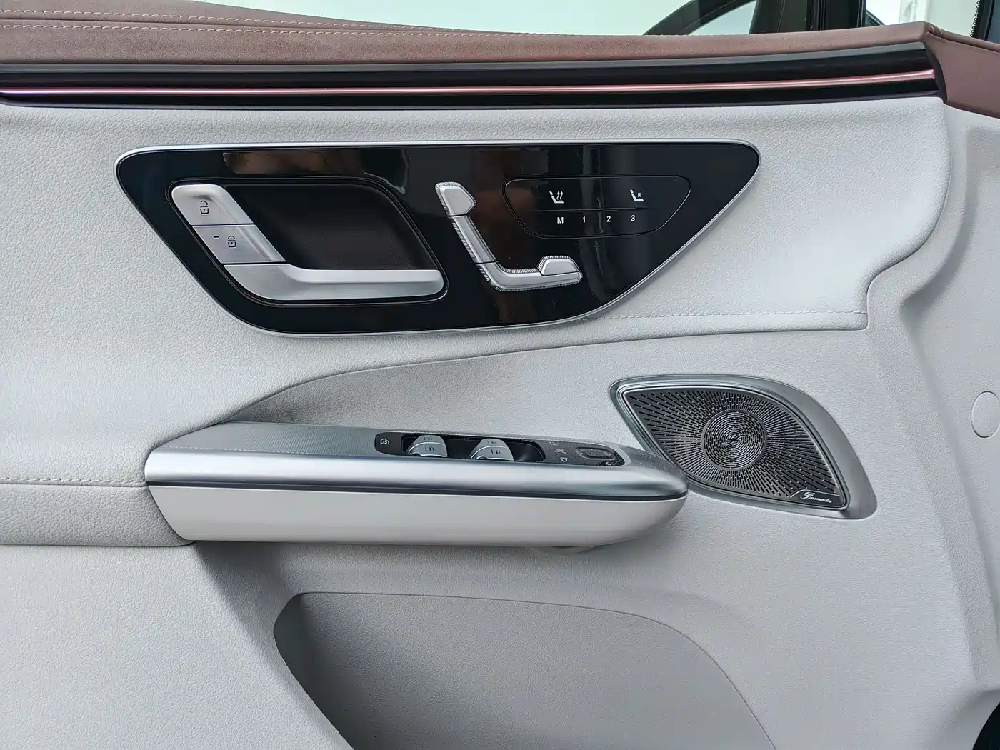 MERCEDES-BENZ EQE SUV