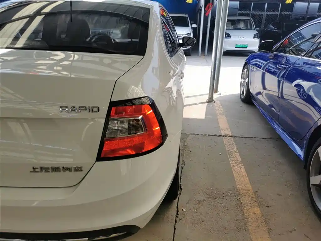 Škoda Rapid 2018 1.6L Automatic Comfort Edition фото 24