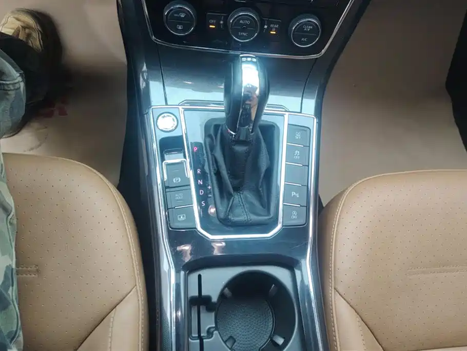 Volkswagen Passat 2017 330TSI DSG Luxury фото 16