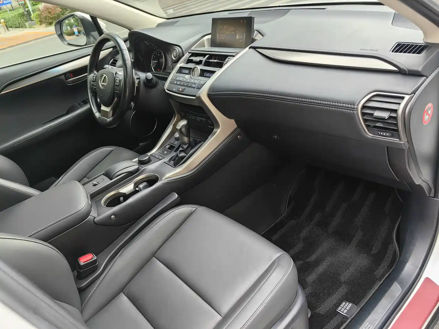 Lexus NX 2015 200t AWD F Sport фото 12