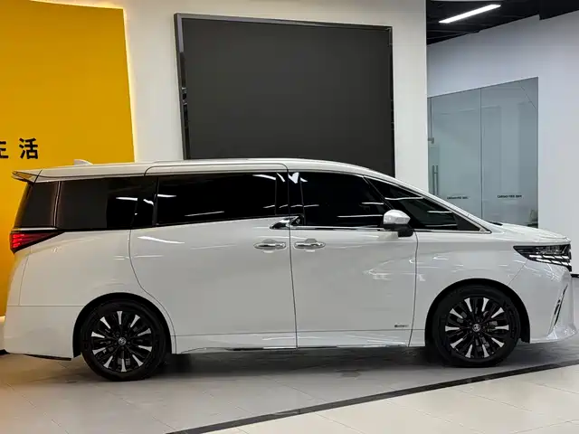 Toyota Alphard 2024 Hybrid 2.5L Ultimate Enjoyment Edition — фото 4