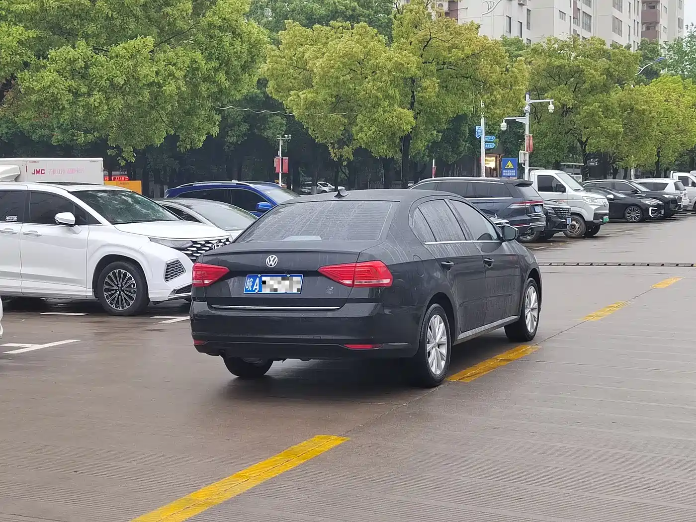 Volkswagen Lavida 2017 1.6L Automatic Comfort Edition фото 6