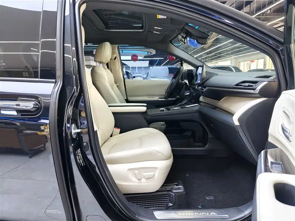 TOYOTA SIENNA