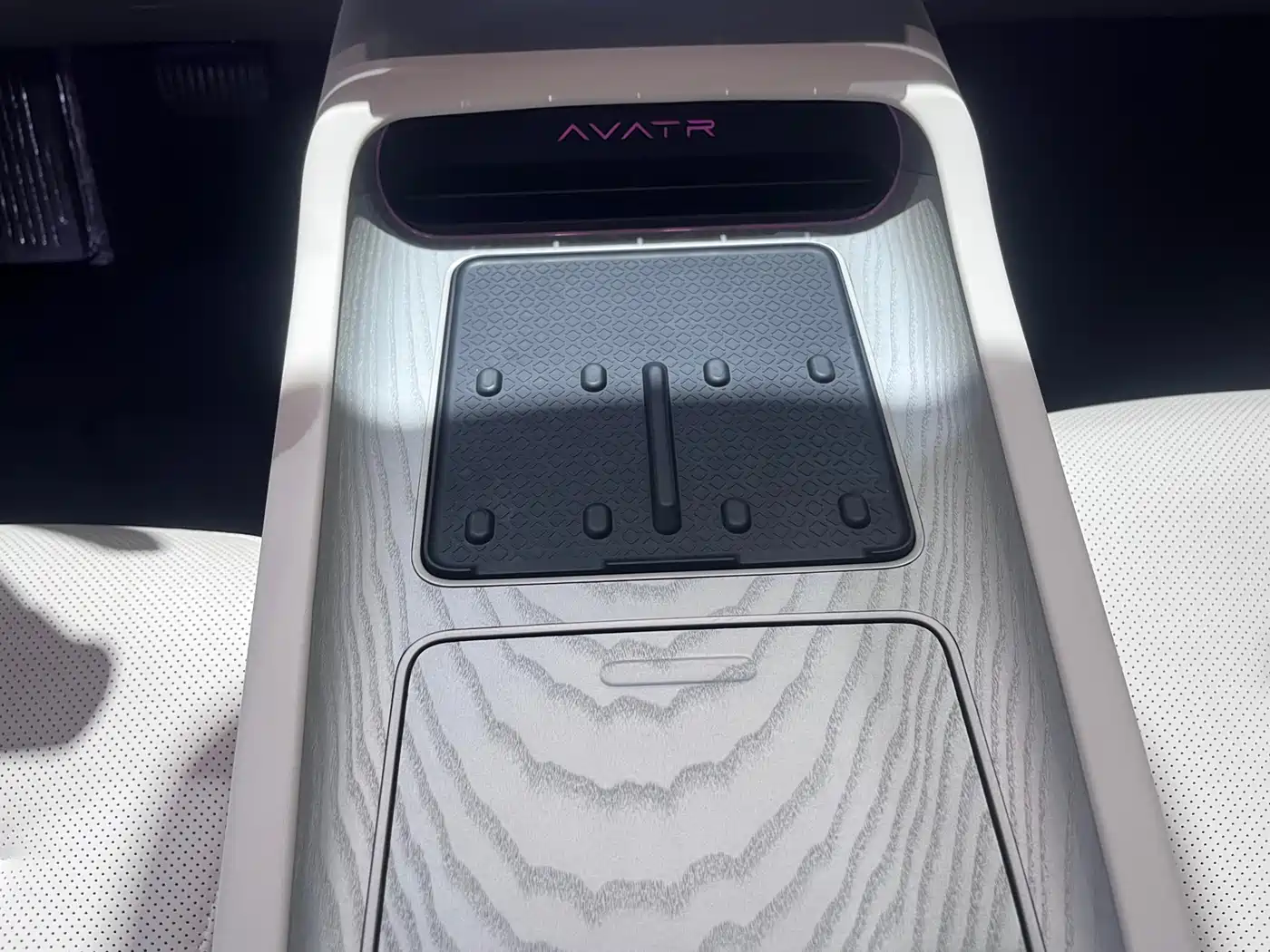AVATR AVITA 12
