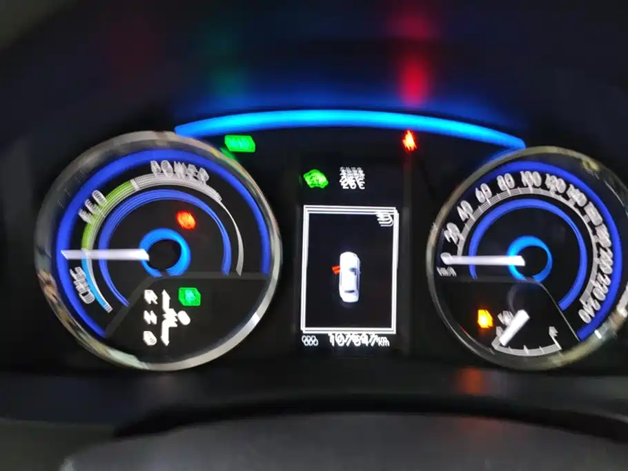 Toyota Corolla 2016 Dual Hybrid 1.8L E-CVT Elite Edition фото 14