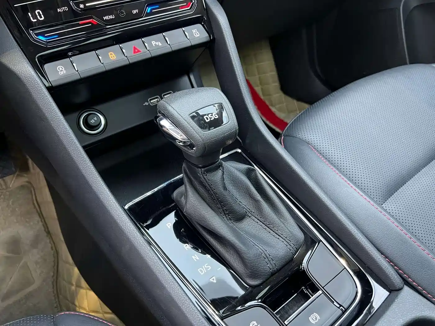 Škoda Karoq 2023 2022 TSI280 Premium Edition