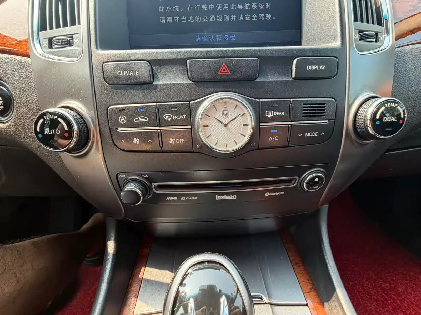 Photo 10 - Hyundai Equus