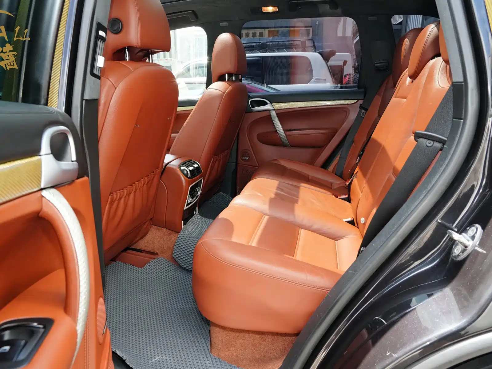 Photo 10 - Porsche Cayenne