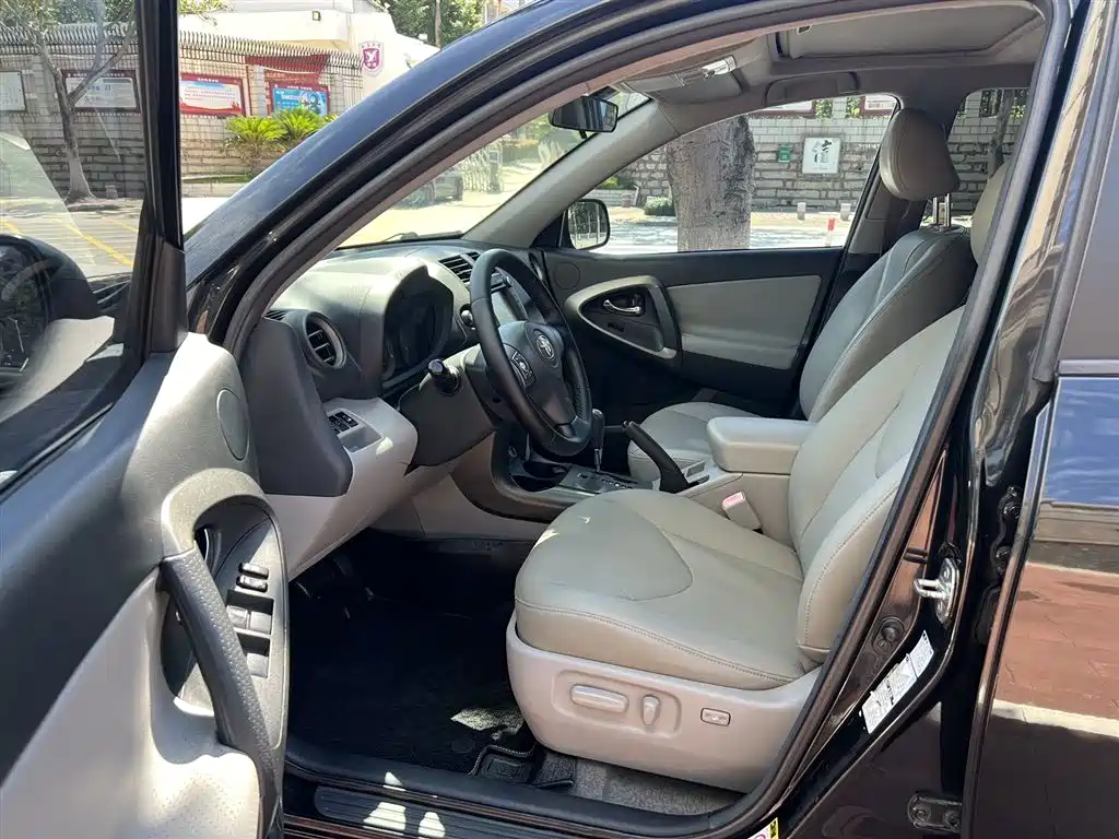 Toyota RAV4 Rongfang 2009 2.4L Automatic Luxury Edition фото 7