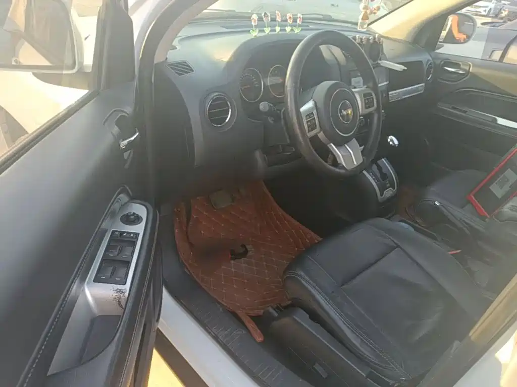 Фото 16 - Jeep Compass (Import)