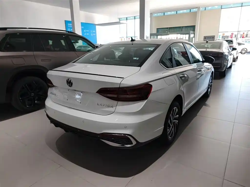 Volkswagen Lavida 2024 Model 300TSI DSG Starlight Leading Edition фото 7