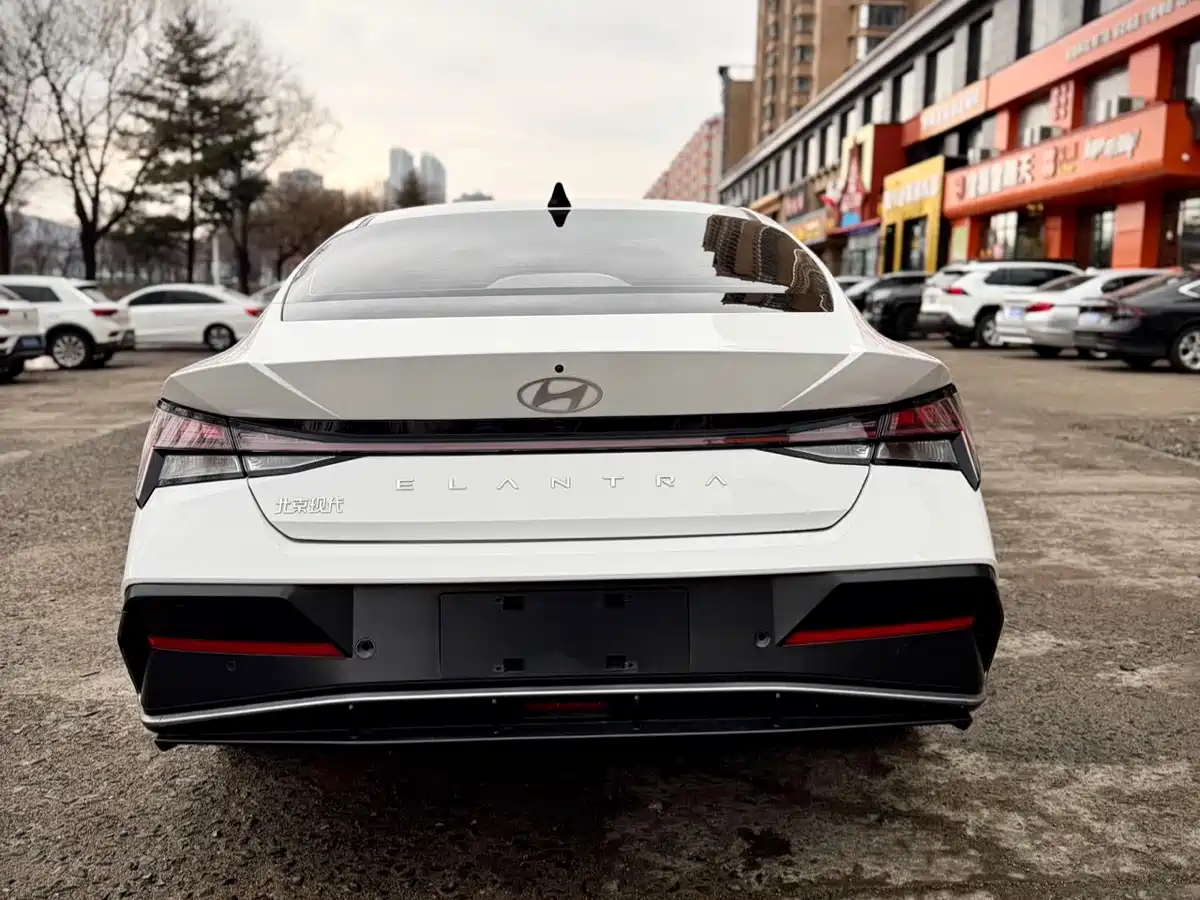 Hyundai Elantra 2023 Model 1.5L CVT LUX Premium Edition фото 5