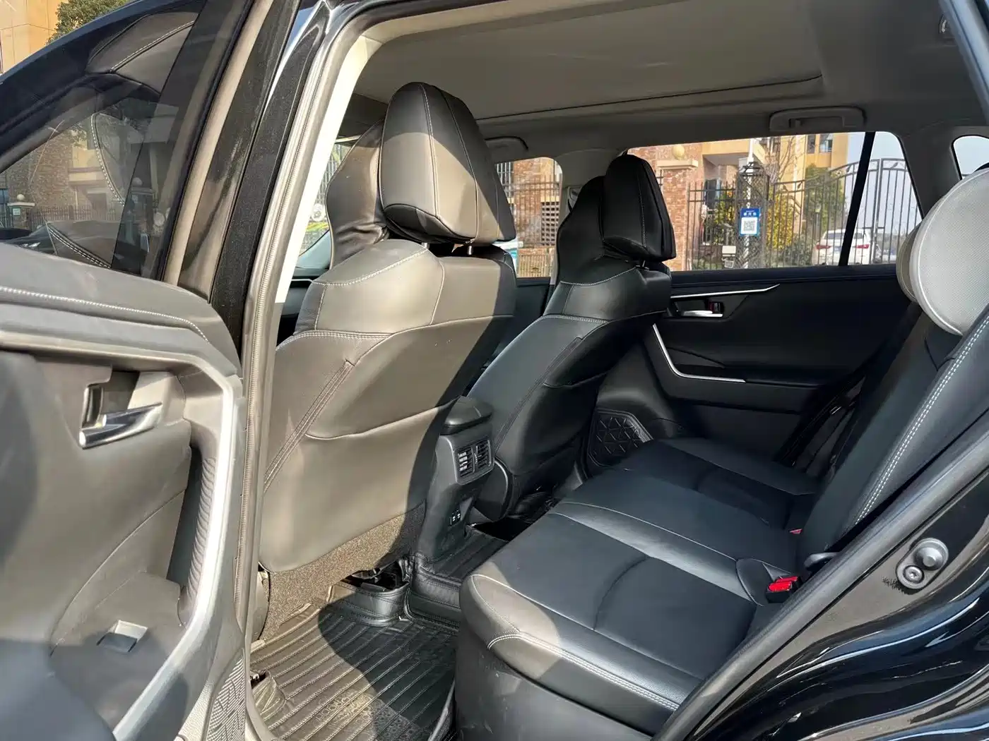 Toyota RAV4 Rongfang 2021 Hybrid 2.5L E-CVT AWD Elite PLUS Edition фото 7