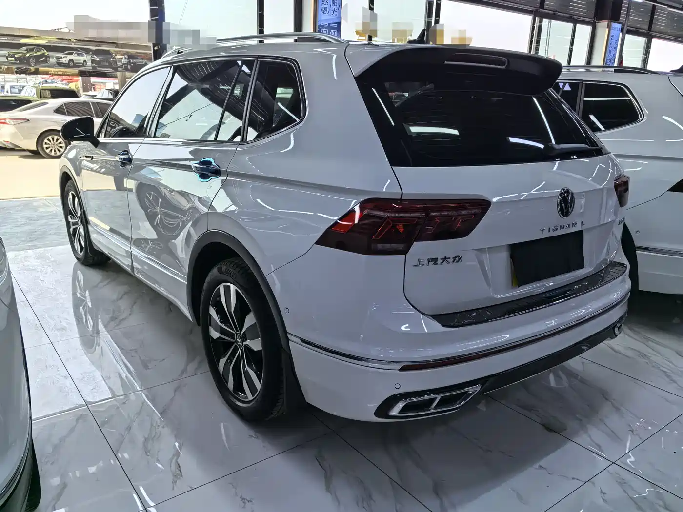 VOLKSWAGEN TIGUAN L