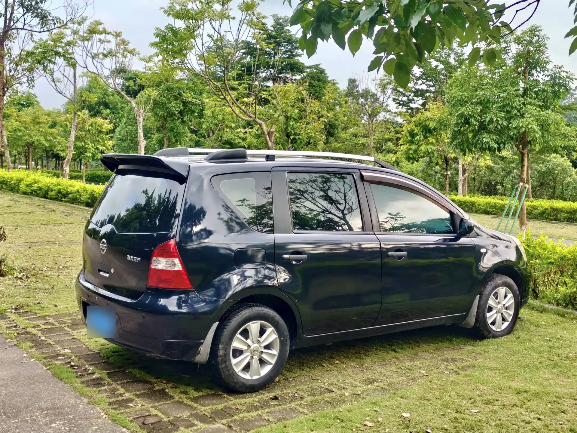 صورة 38 - Nissan Livina