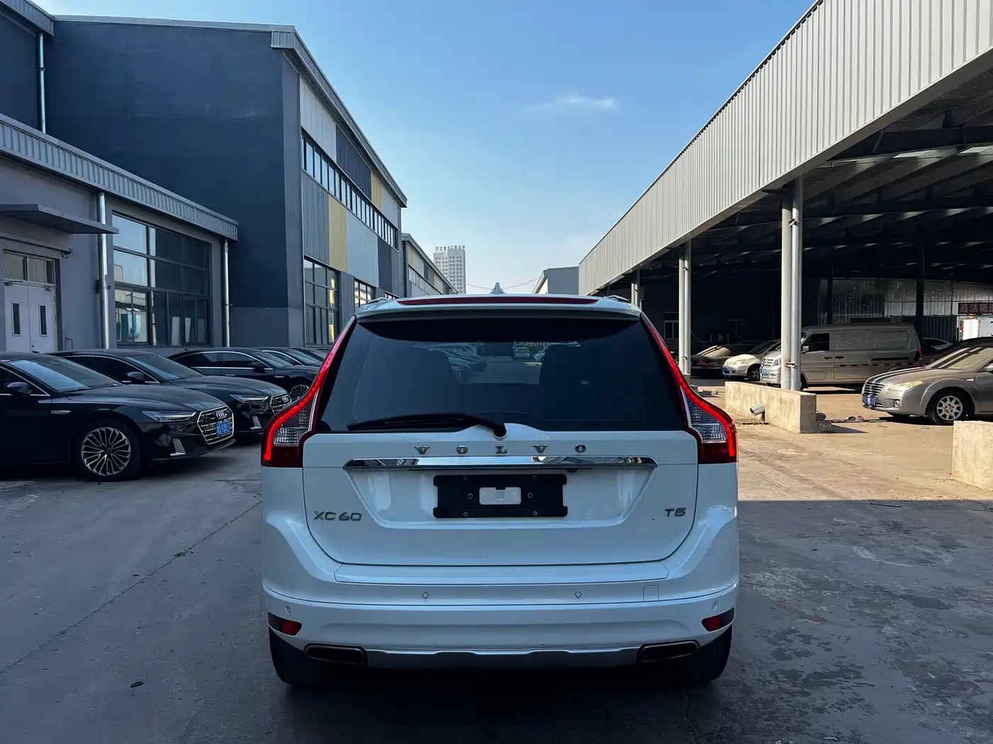 Фото 18 - Volvo XC60