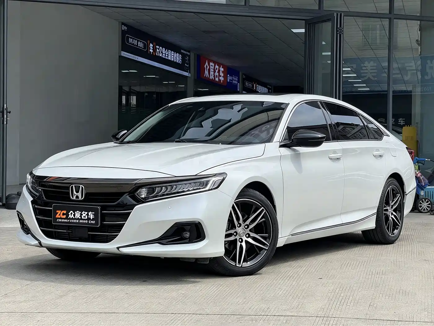 Фото 1 - Honda Accord