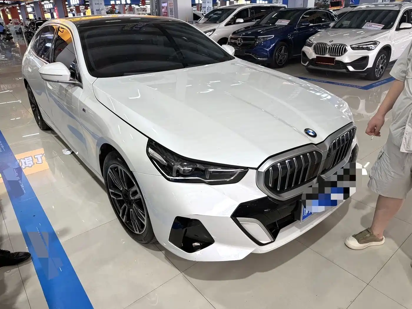 BMW 5 Series 2024 530Li Leading M Sport Package фото 5