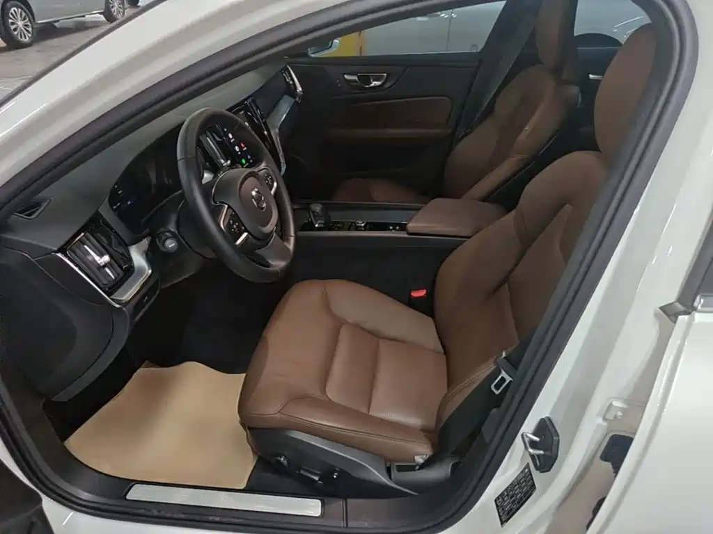 Фото 15 - Volvo S60