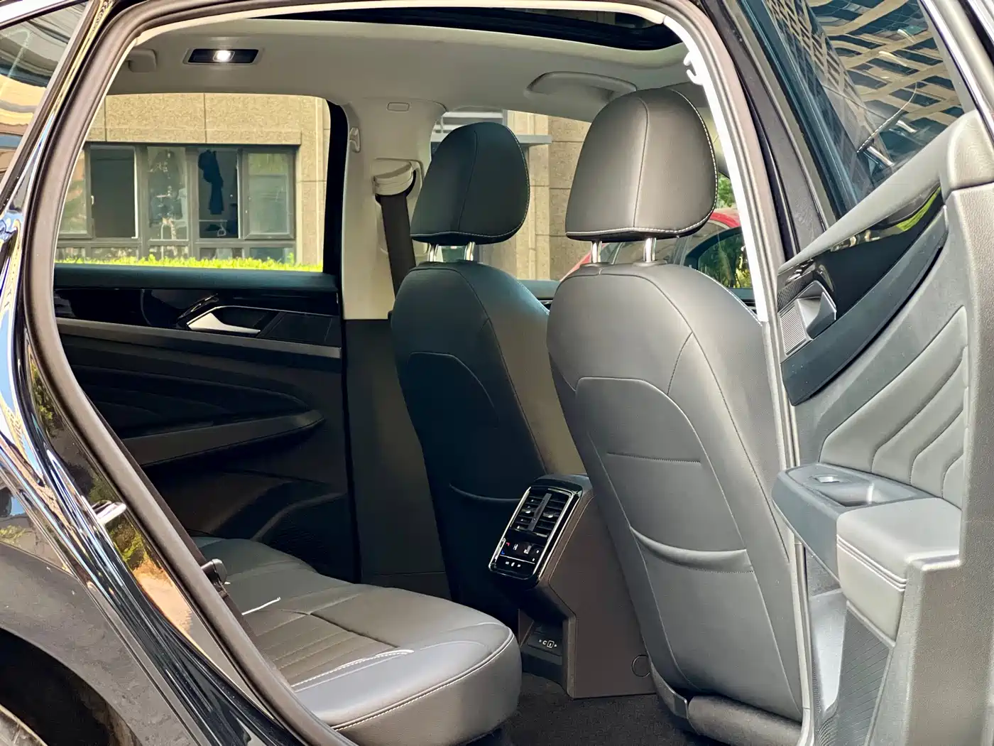 Volkswagen Passat 2023 Facelift 330TSI Starlight Elite Edition фото 11