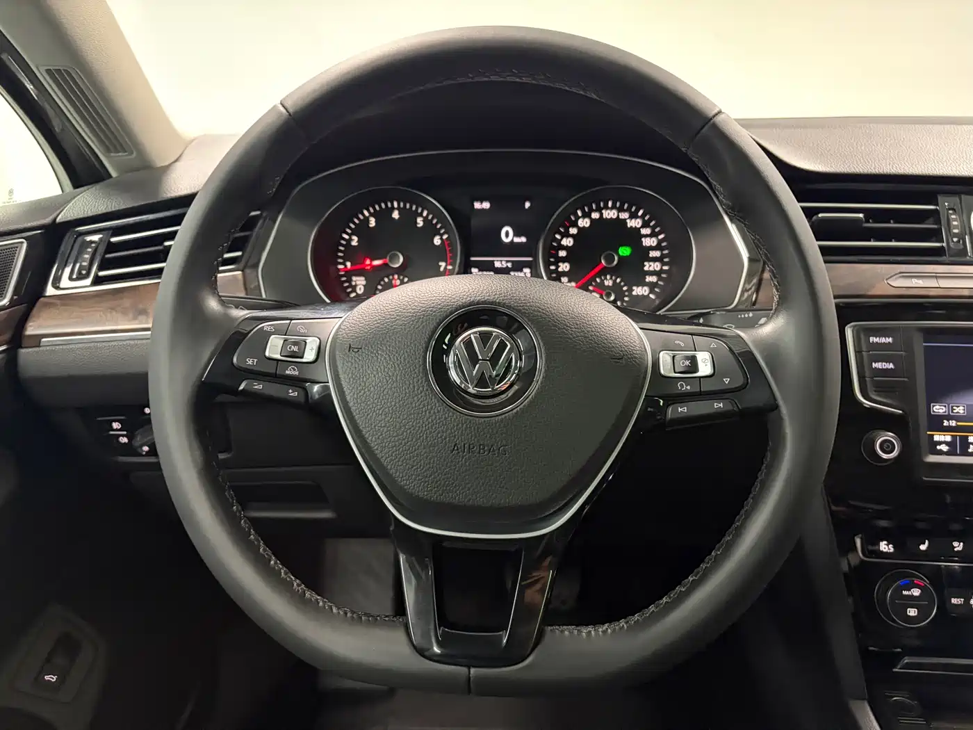 Volkswagen Magotan 2017 380TSI DSG Luxury фото 7