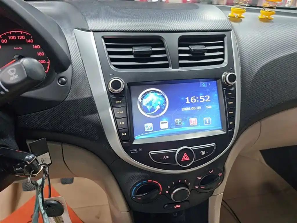 Hyundai Verna 2014 1.4L Manual Smart GLS фото 13