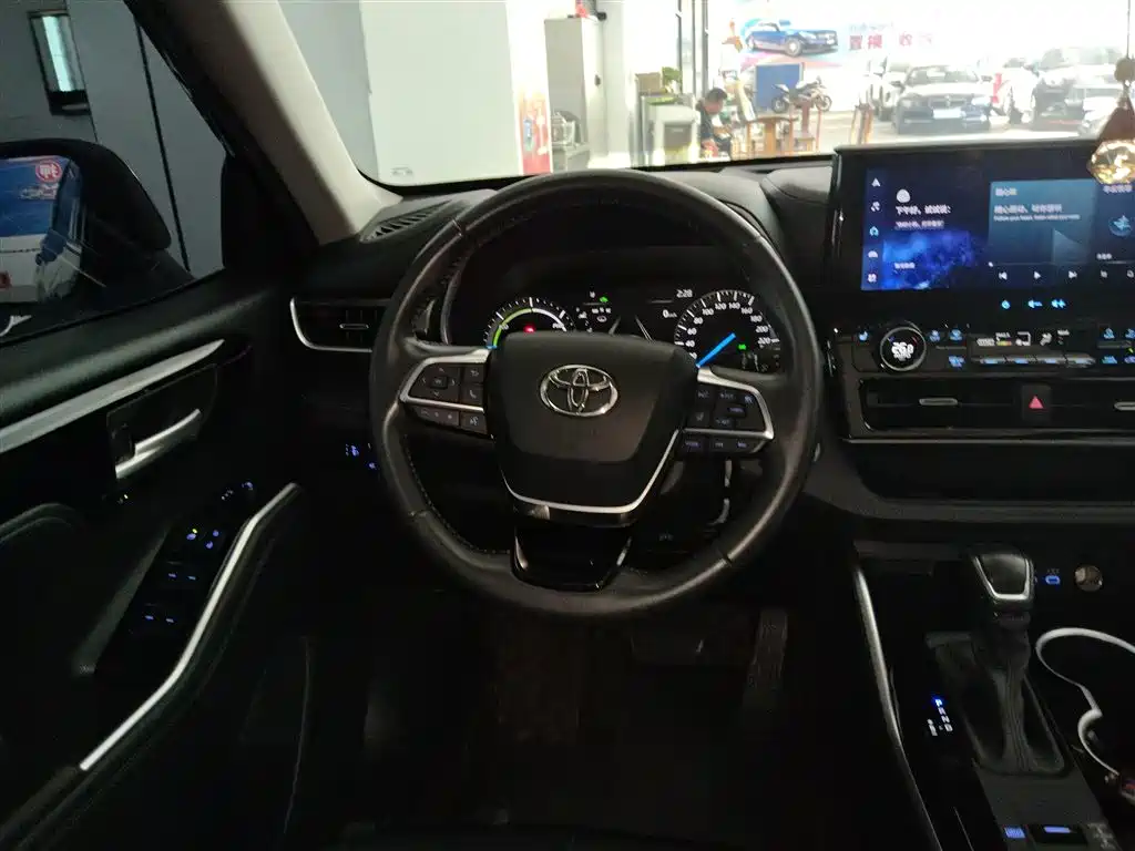 TOYOTA HIGHLANDER